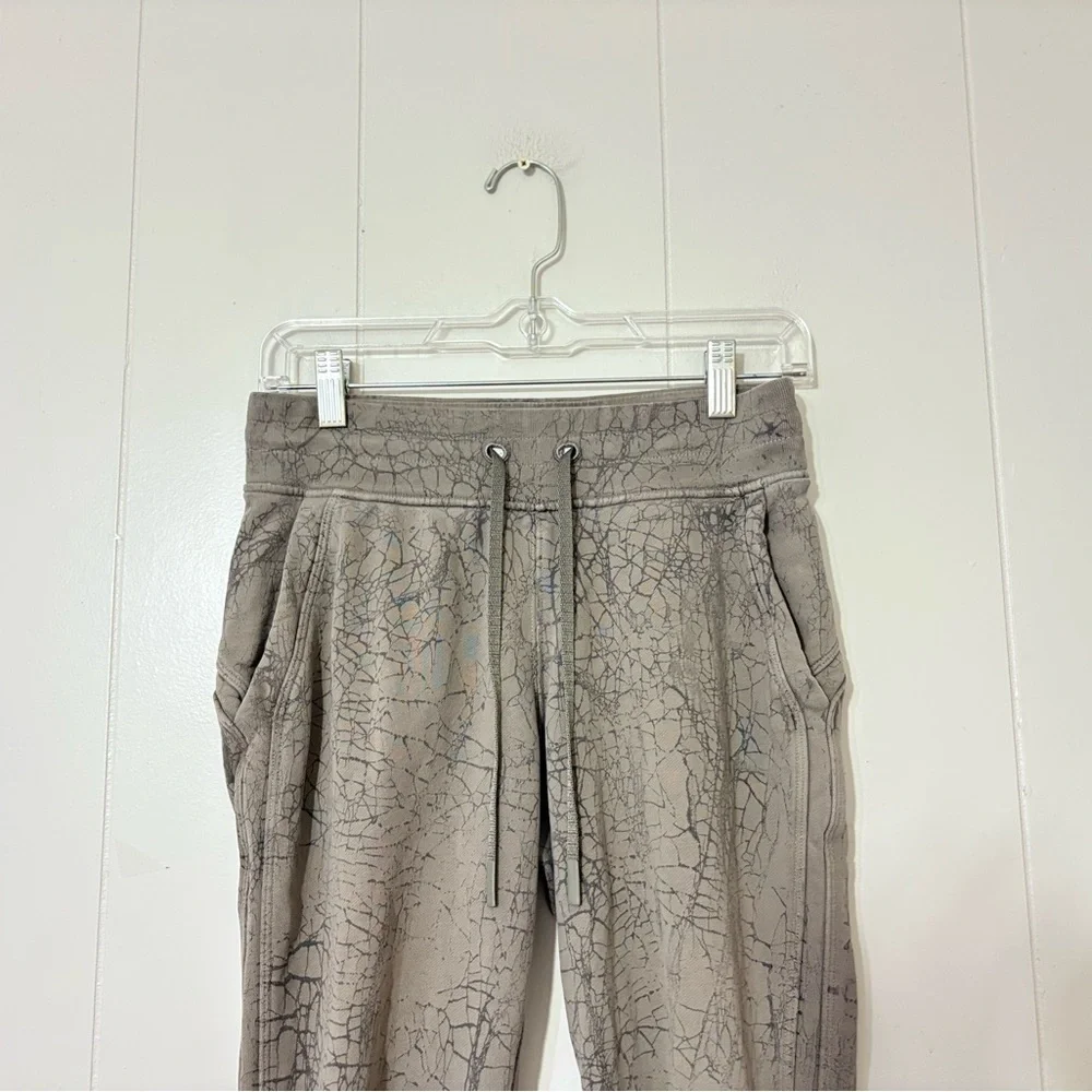 Lululemon Warm Down Joggers Thread Dye Rover Black Size 4 Actiwear, Workout